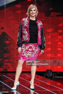 Simona Ventura feet photo thumbnail