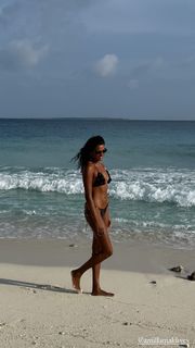 Simone Ashley feet photo thumbnail
