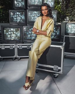 Simone Ashley feet photo thumbnail