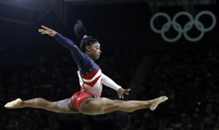 Simone Biles feet photo thumbnail