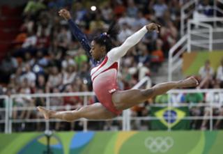Simone Biles feet photo thumbnail