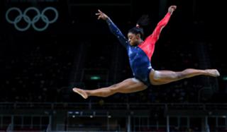 Simone Biles feet photo thumbnail