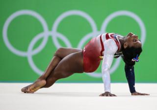 Simone Biles feet photo thumbnail