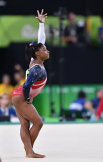 Simone Biles feet photo thumbnail