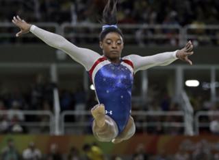 Simone Biles feet photo thumbnail