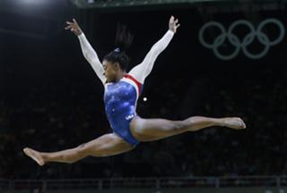Simone Biles feet photo thumbnail