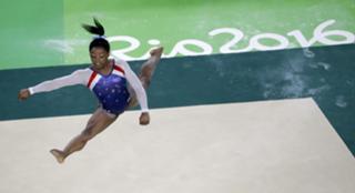 Simone Biles feet photo thumbnail
