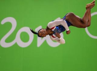 Simone Biles feet photo thumbnail