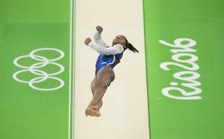 Simone Biles feet photo thumbnail