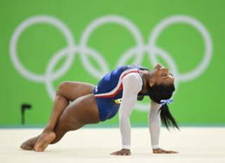 Simone Biles feet photo thumbnail