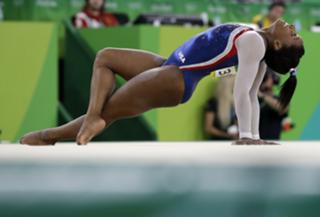 Simone Biles feet photo thumbnail