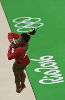 Simone Biles feet photo thumbnail