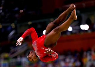 Simone Biles feet photo thumbnail