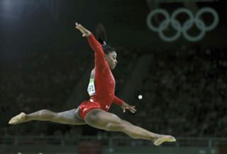Simone Biles feet photo thumbnail