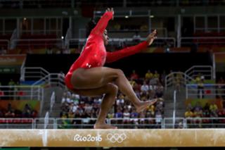 Simone Biles feet photo thumbnail