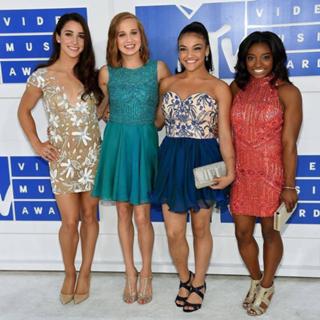 Simone Biles feet photo thumbnail