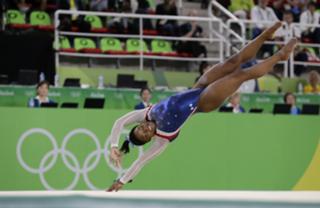 Simone Biles feet photo thumbnail