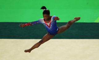 Simone Biles feet photo thumbnail