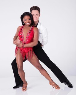 Simone Biles feet photo thumbnail
