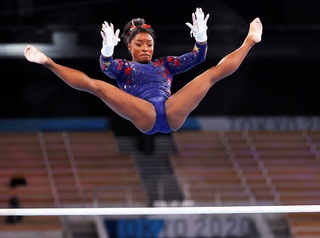 Simone Biles feet photo thumbnail