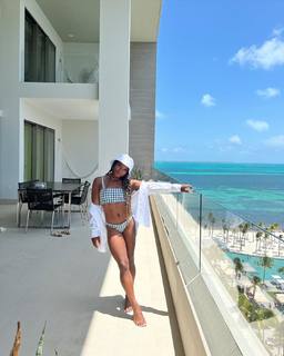 Simone Biles feet photo thumbnail