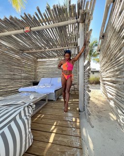Simone Biles feet photo thumbnail