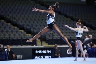 Simone Biles feet photo thumbnail