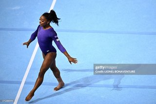 Simone Biles feet photo thumbnail