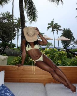 Simone Biles feet photo thumbnail