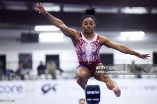 Simone Biles feet photo thumbnail