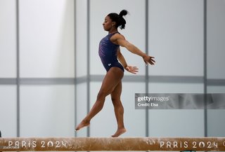 Simone Biles feet photo thumbnail