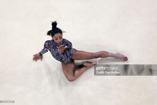 Simone Biles feet photo thumbnail