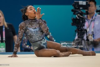 Simone Biles feet photo thumbnail