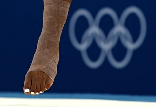 Simone Biles feet photo thumbnail