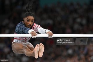 Simone Biles feet photo thumbnail