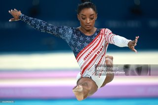 Simone Biles feet photo thumbnail