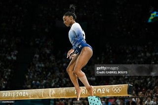 Simone Biles feet photo thumbnail