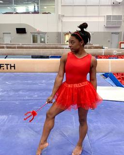 Simone Biles feet photo thumbnail