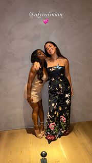 Simone Biles feet photo thumbnail