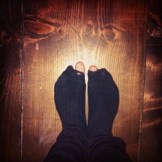 Simone Giertz feet photo 2