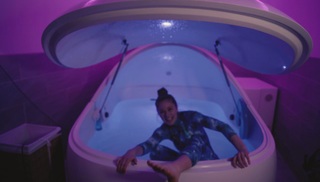 Simone Giertz feet photo 3