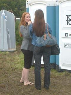 Simone Simons feet photo thumbnail