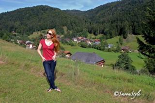 Simone Simons feet photo thumbnail