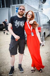 Simone Simons feet photo thumbnail