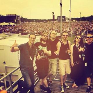 Simone Simons feet photo thumbnail