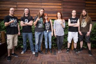 Simone Simons feet photo thumbnail