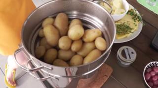 Simone Simons feet photo thumbnail