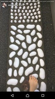 Simone Simons feet photo thumbnail