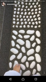 Simone Simons feet photo thumbnail