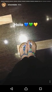 Simone Simons feet photo thumbnail